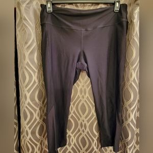 Spalding workout crop leggings. Size XL